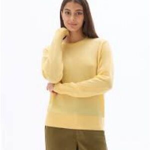 Lord & Taylor cashmere Soft Yellow Crew Neck Sweater